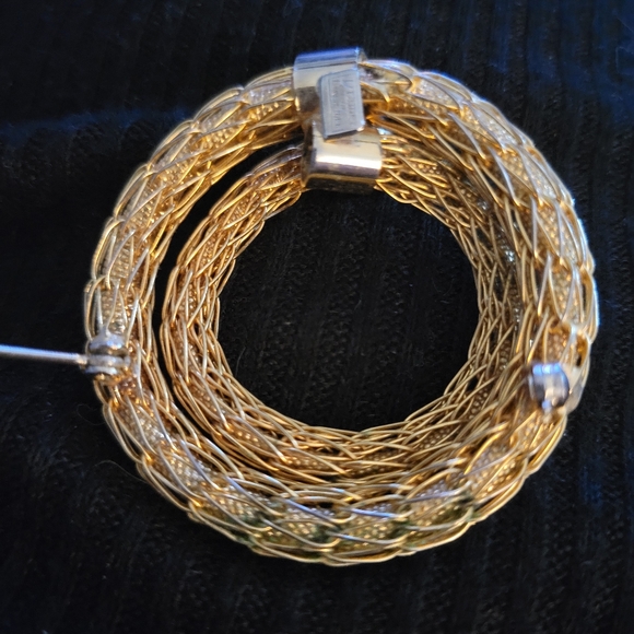 Vintage Kramer New York Brooch Signed, Gold Tone - Picture 3 of 4